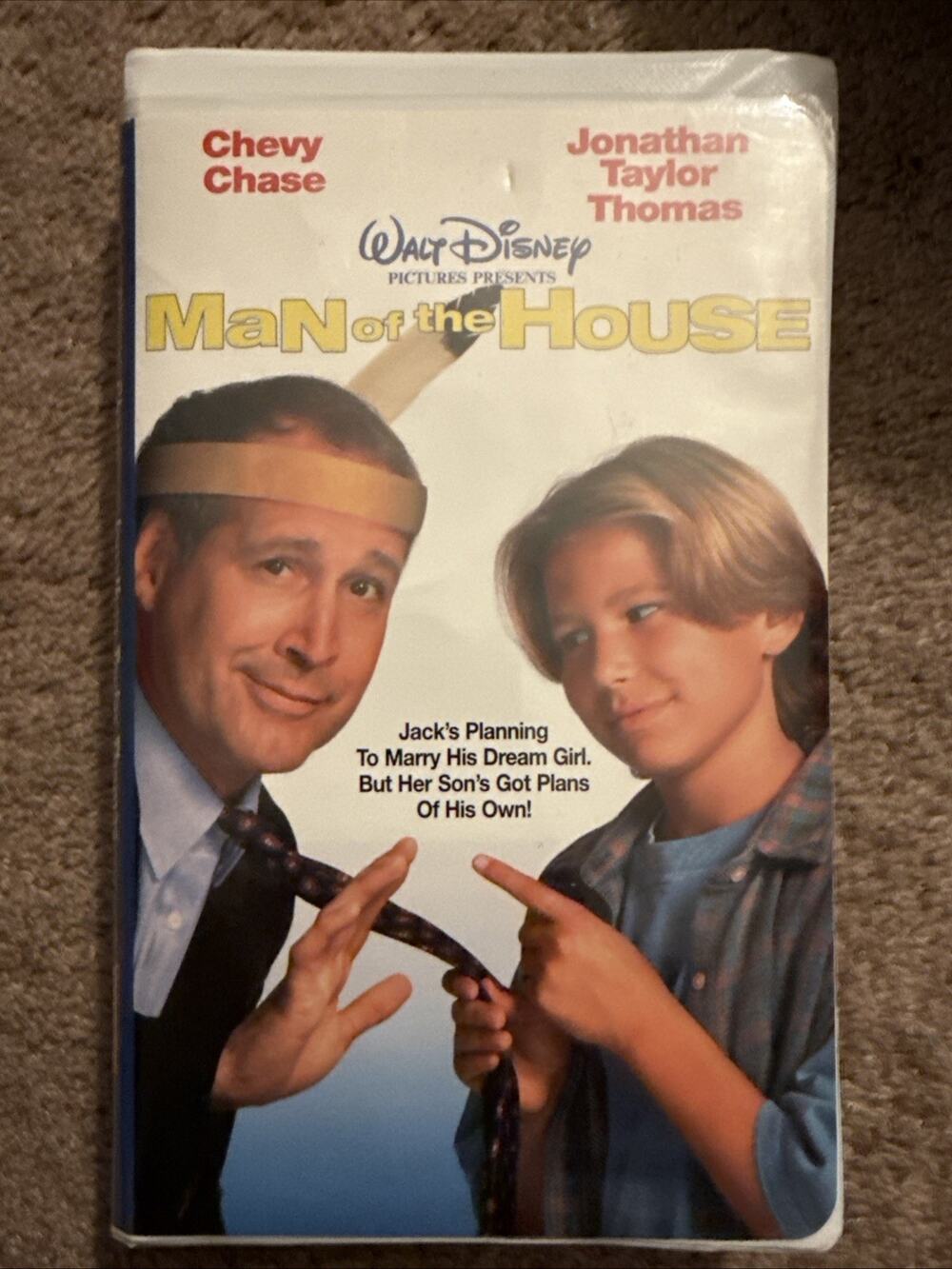 Man of the House (VHS, 1996, Clam Shell) Chevy Chase